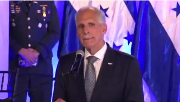 TRAS DOS VECES DE APARECER LLORANDO: EDUARDO MARTELL LE DICE A ASFURA QUE “SI NO PUEDE…LA PUERTA ES ANCHA”