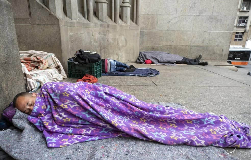 POBREZA E INDIGENCIA AUMENTAN EN ARGENTINA: 32,3 % DE LA POBLACIÓN URBANA NO CUBRE LA CANASTA BÁSICA