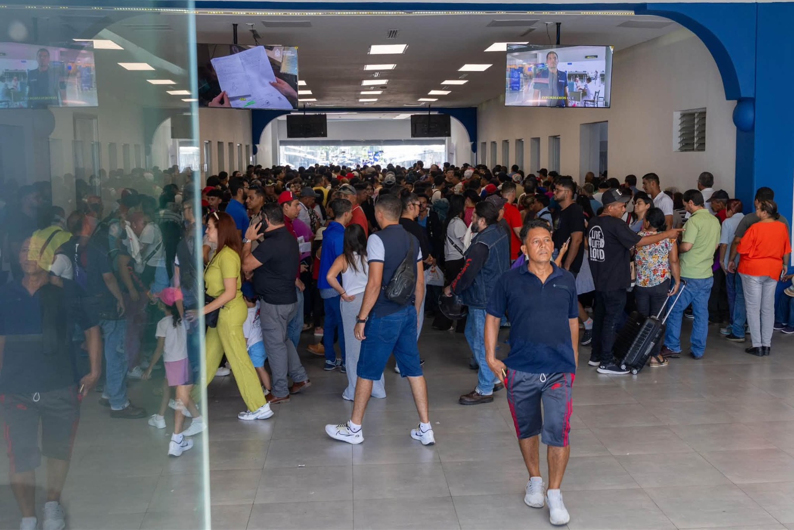 HONDUREÑOS HUYEN DEL TURISMO LOCAL Y DEJAN MILLONARIAS PERDIDAS